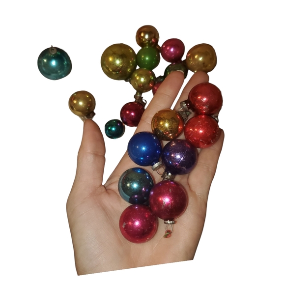 Assorted Vintage Glass Christmas Ornaments - Picture 2 of 10